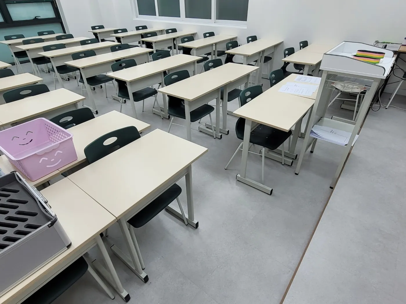 아산시 학원청소 시공 현장 — 강의실 마감