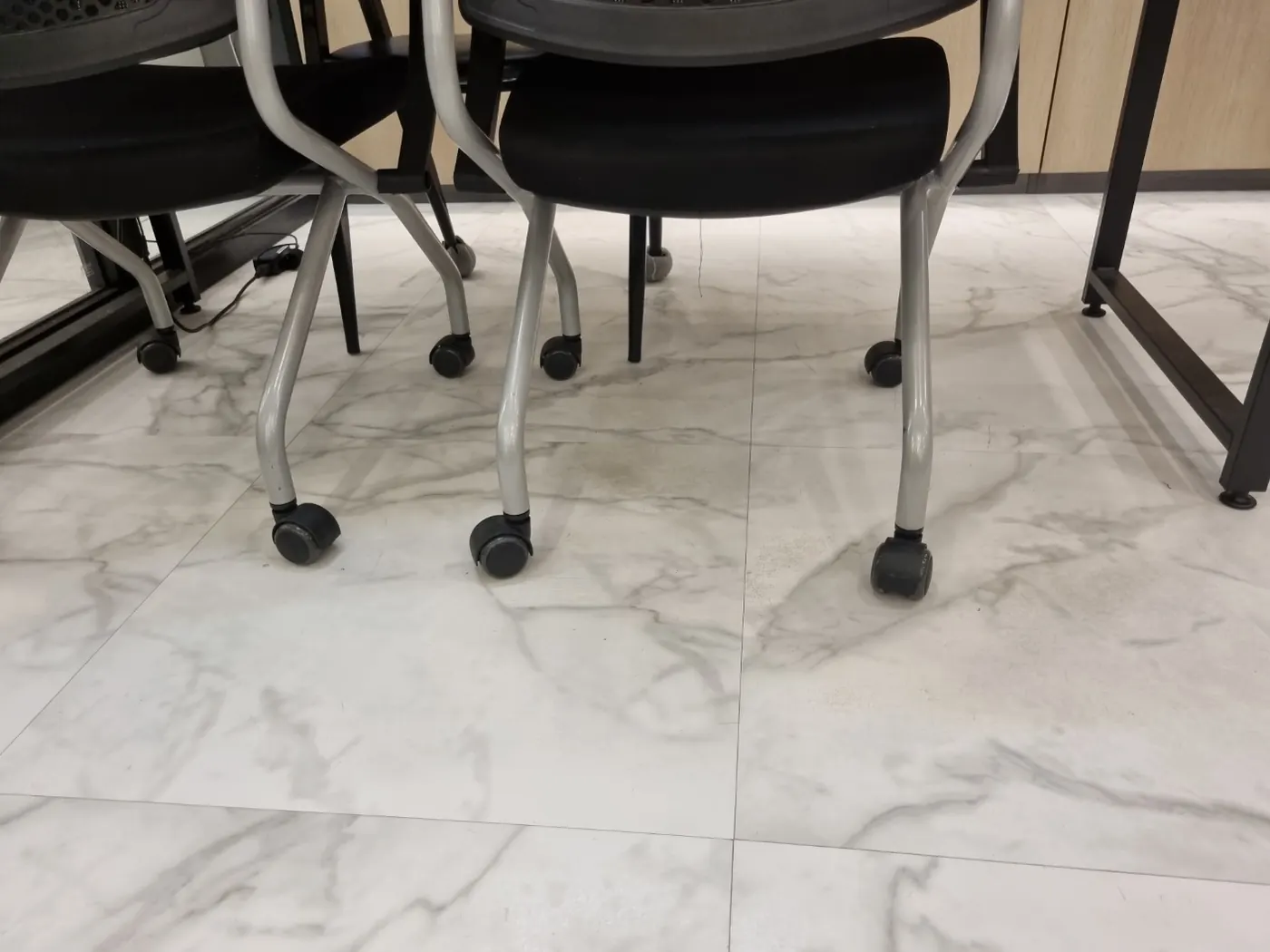 바닥 마감 상태 — 서산시 학원청소 현장