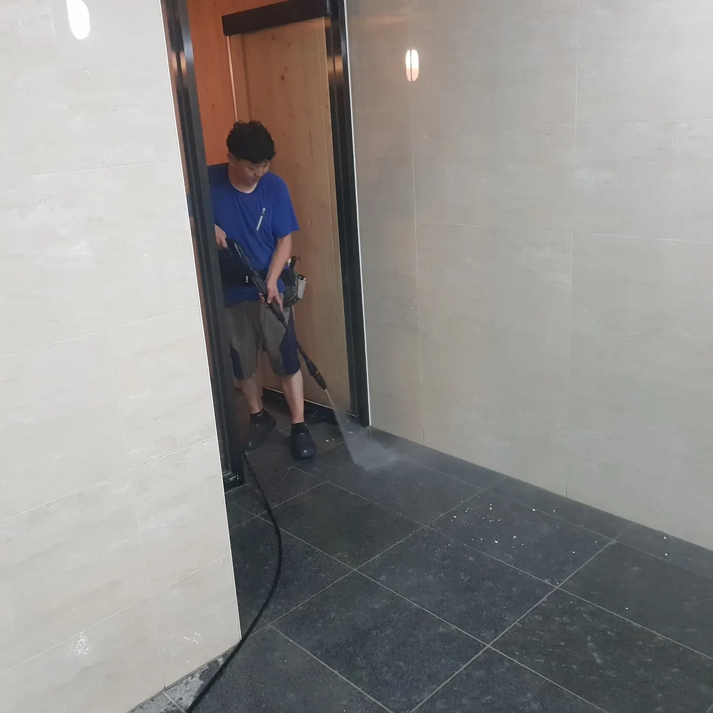 기계 세정 작업 — 서산시 목욕탕청소 현장