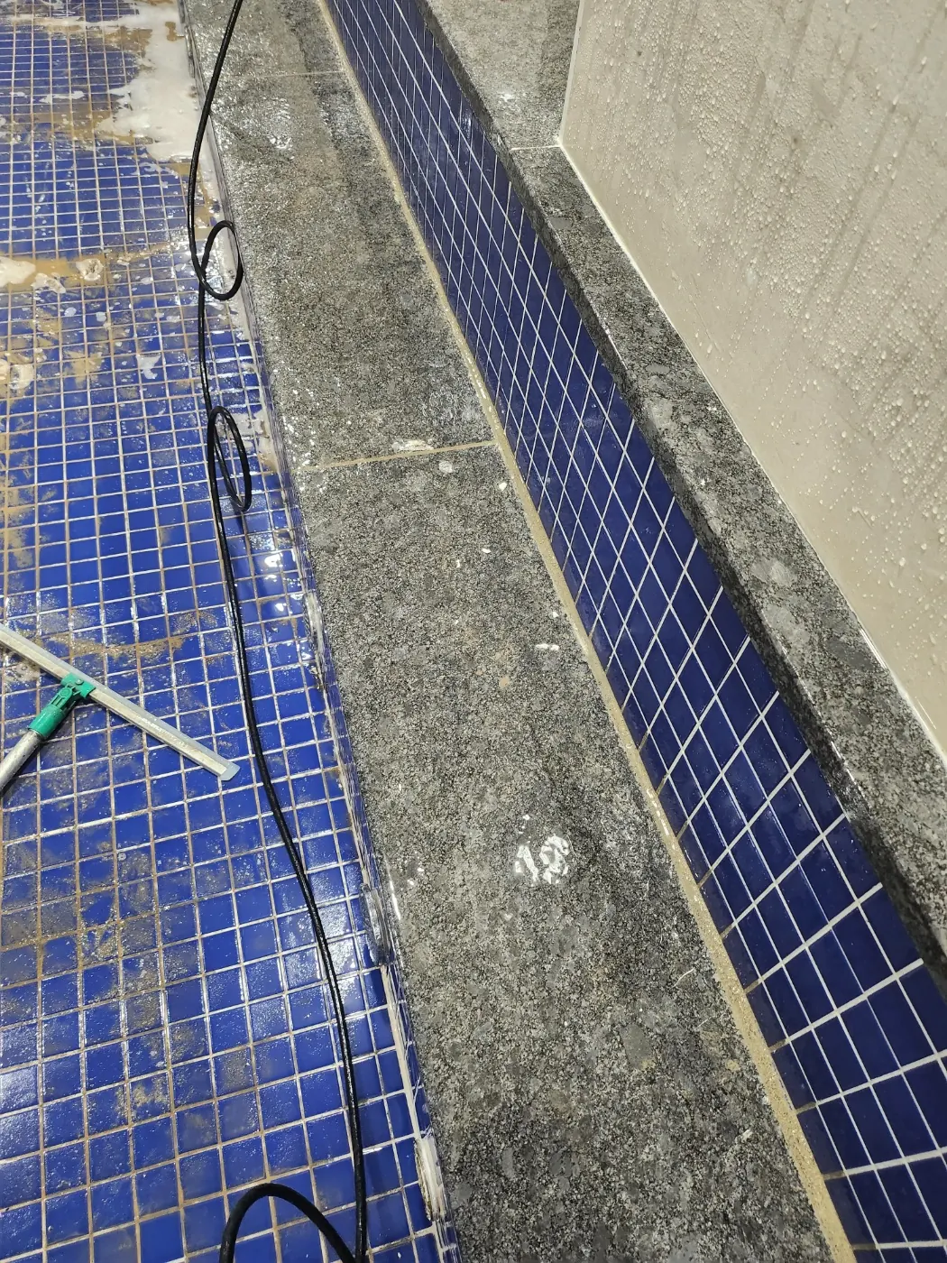 공주시 목욕탕청소 시공 현장 — 욕조 관리