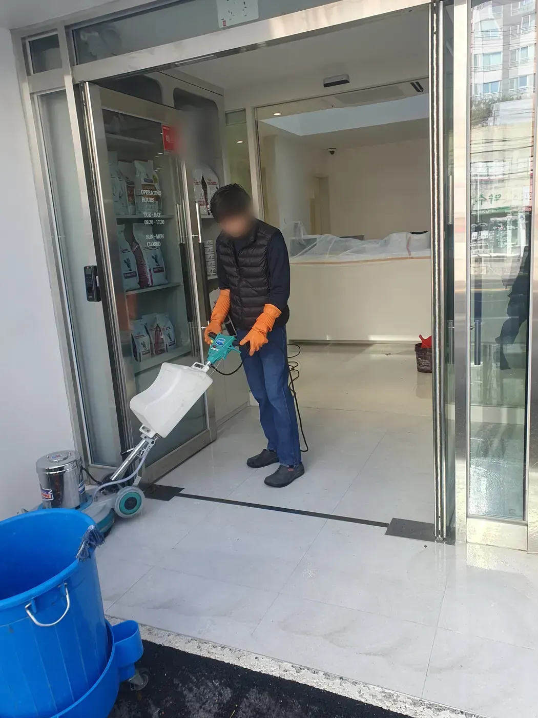 바닥 광택 작업 — 충청남도 병원청소 현장