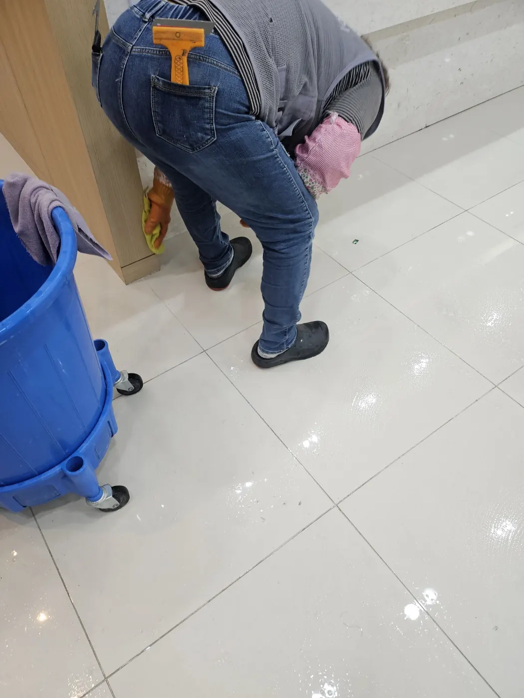 세정 진행 — 보령시 병원청소 현장