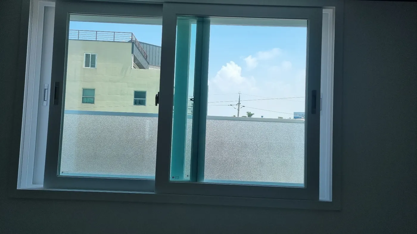 창호·유리 마감 — 태안군 입주청소 현장