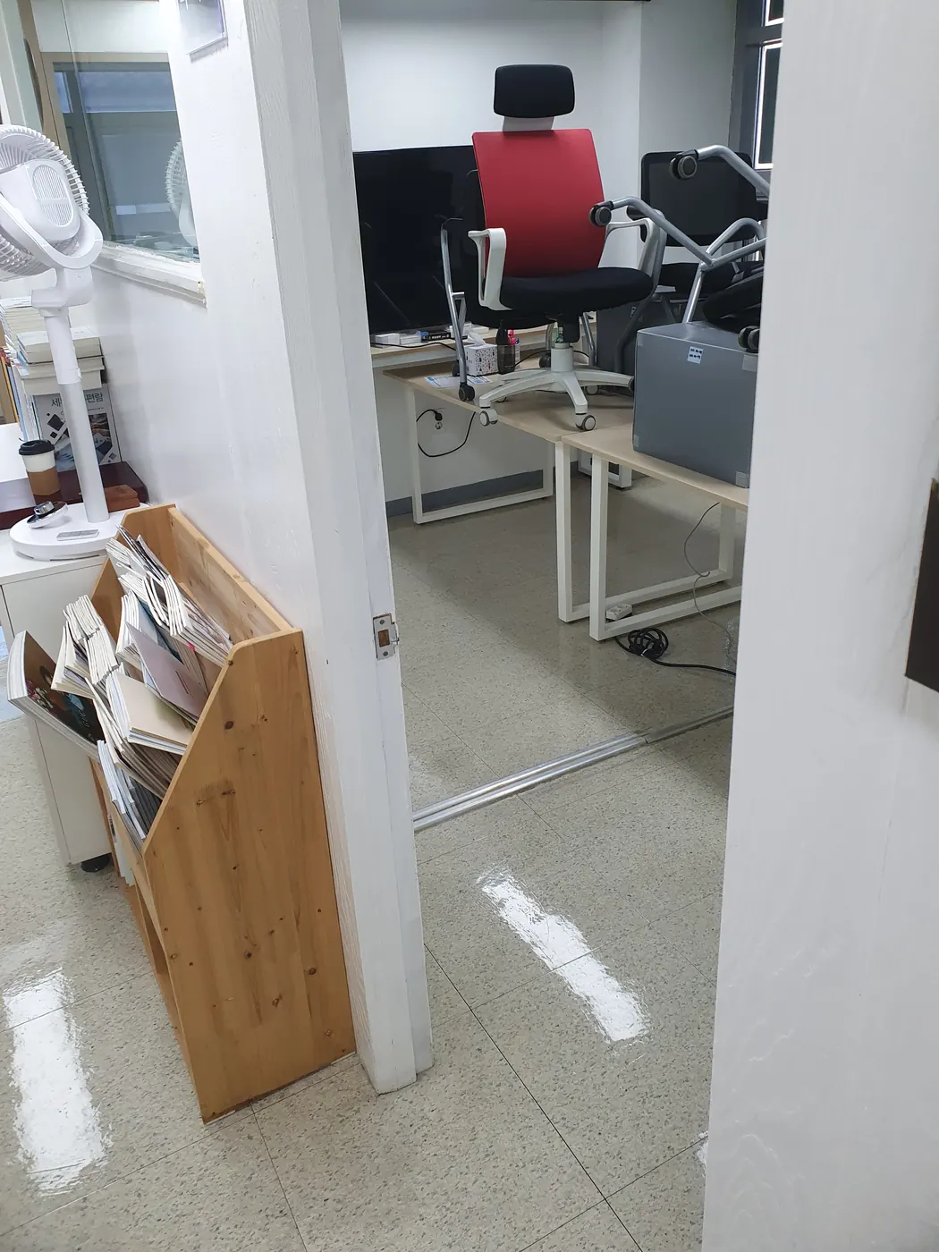 태안군 사무실청소 시공 현장 — 바닥 광택 마감