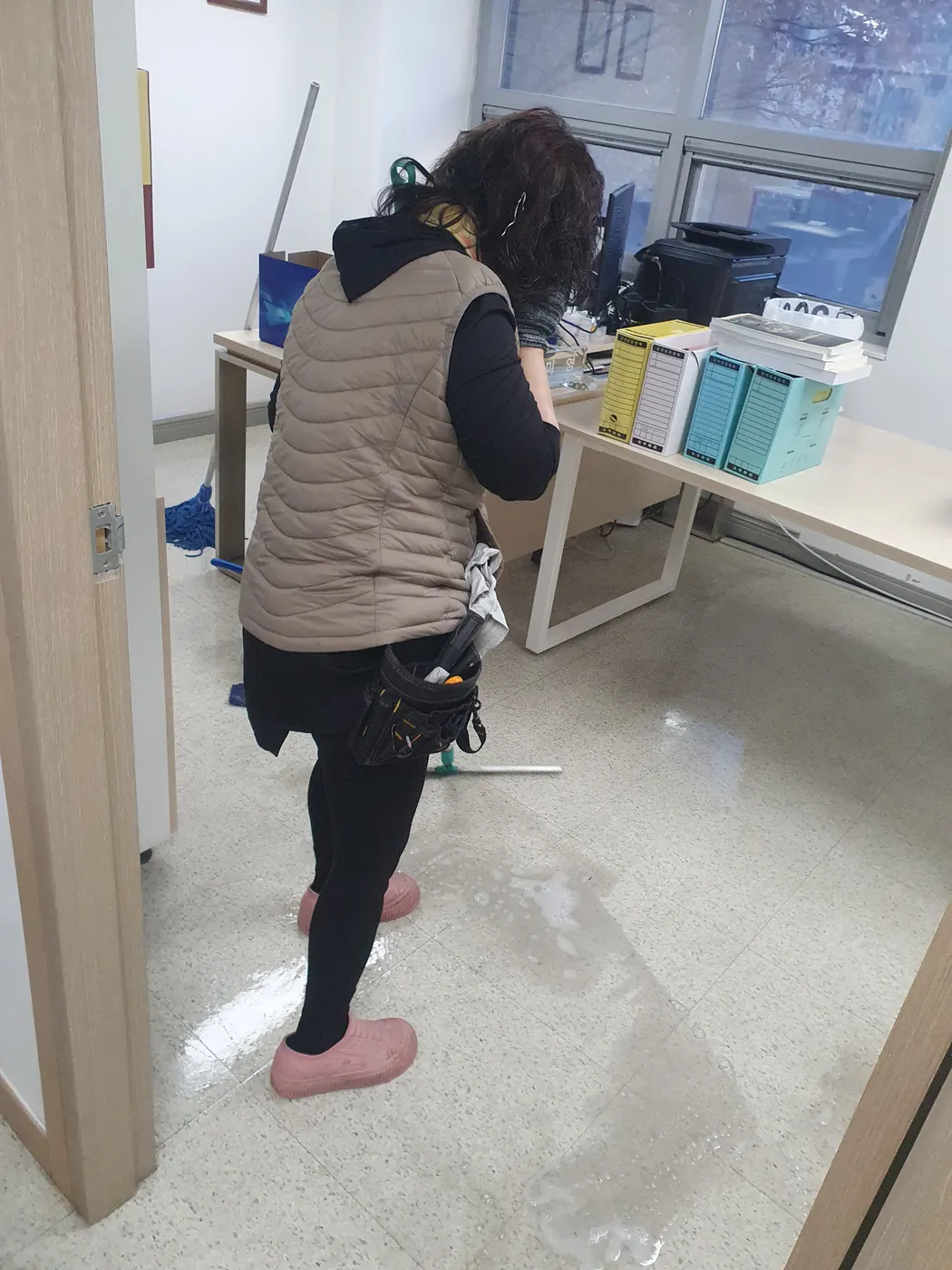 바닥 물걸레 마감 — 마서면 사무실청소 현장