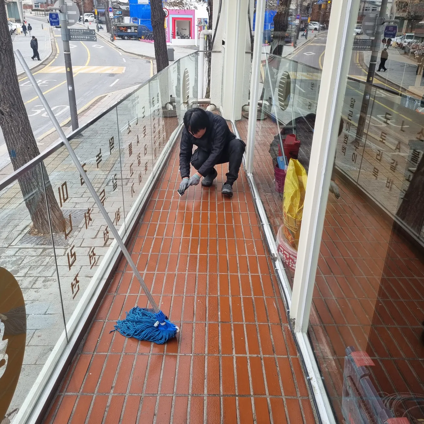 청양군 식당청소 시공 현장 — 주방 바닥 세정