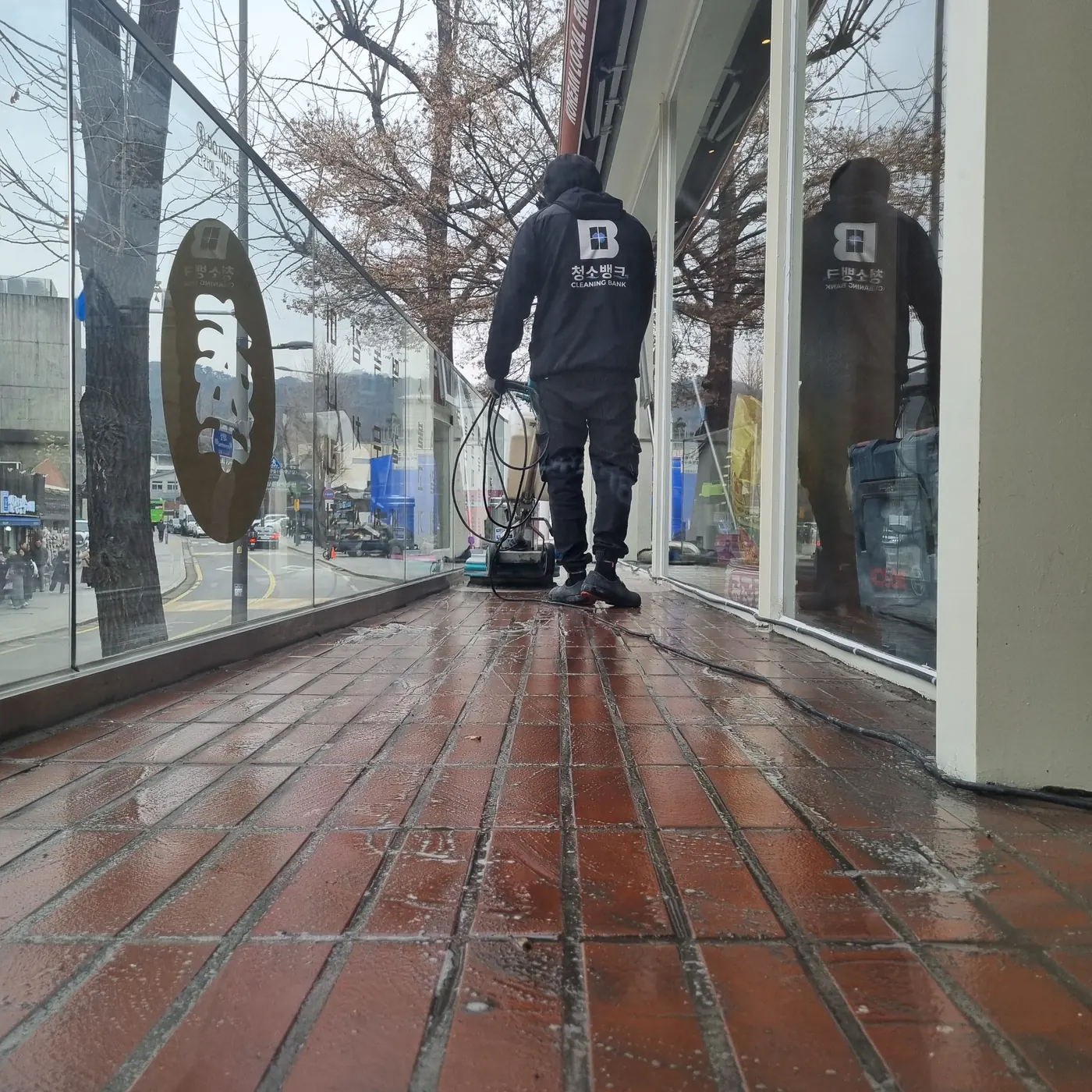 온천동 식당청소 시공 현장 — 주방 바닥 세정