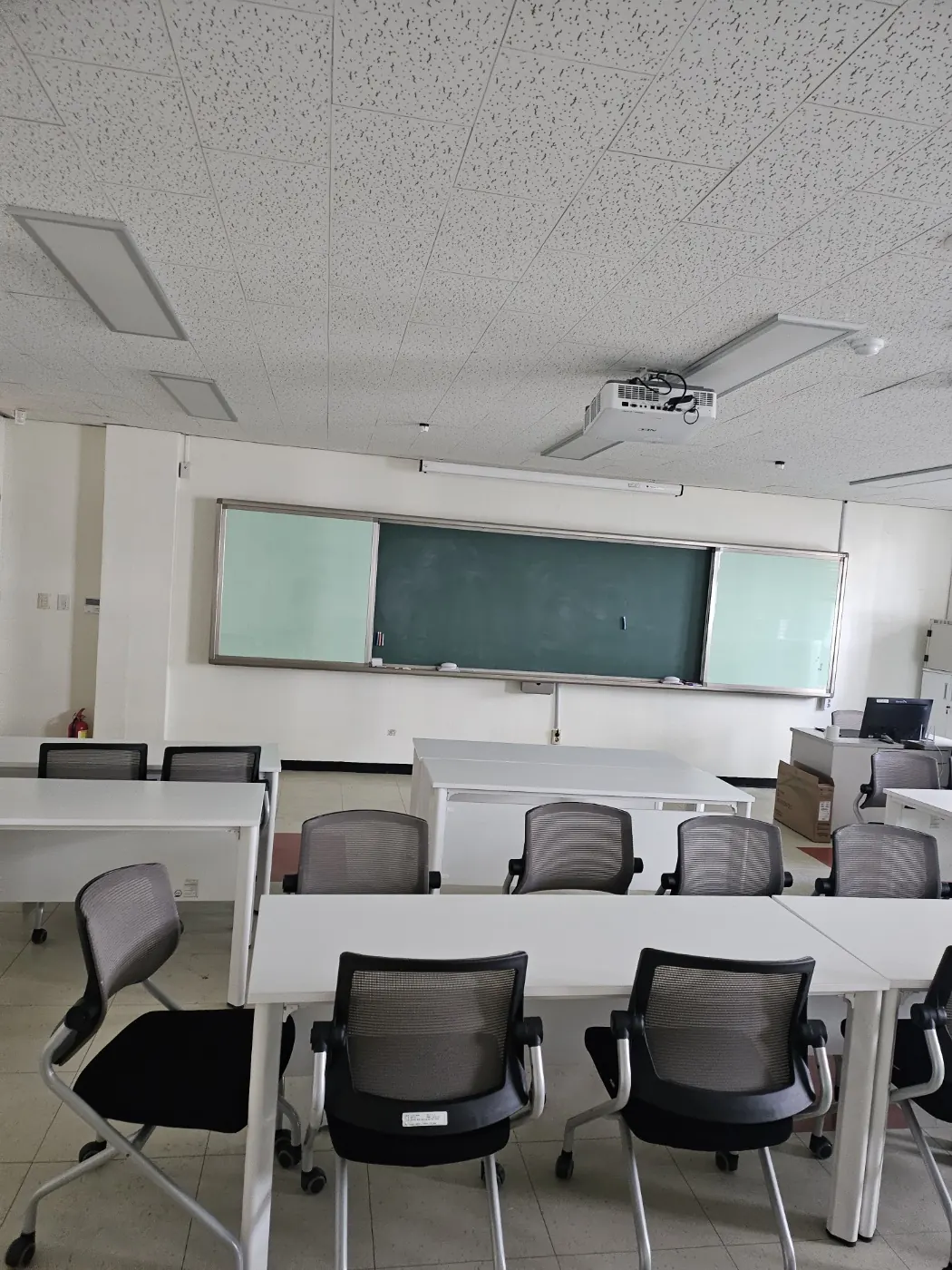 신암면 학교청소 시공 현장 — 교실 마감