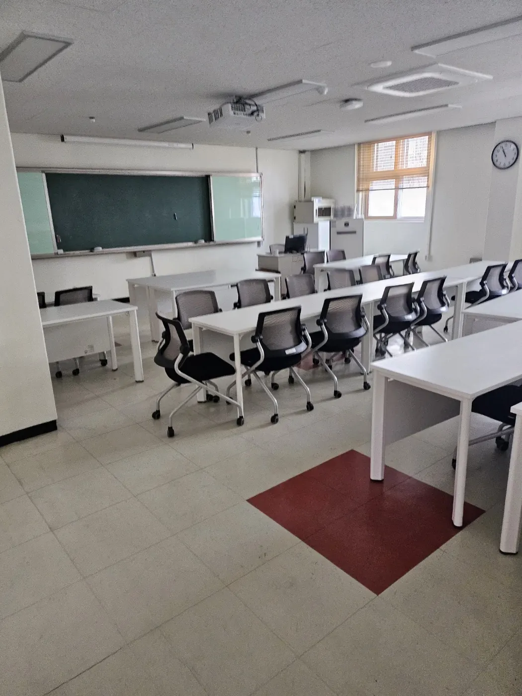 천안 동남구 학교청소 시공 현장 — 교실 마감
