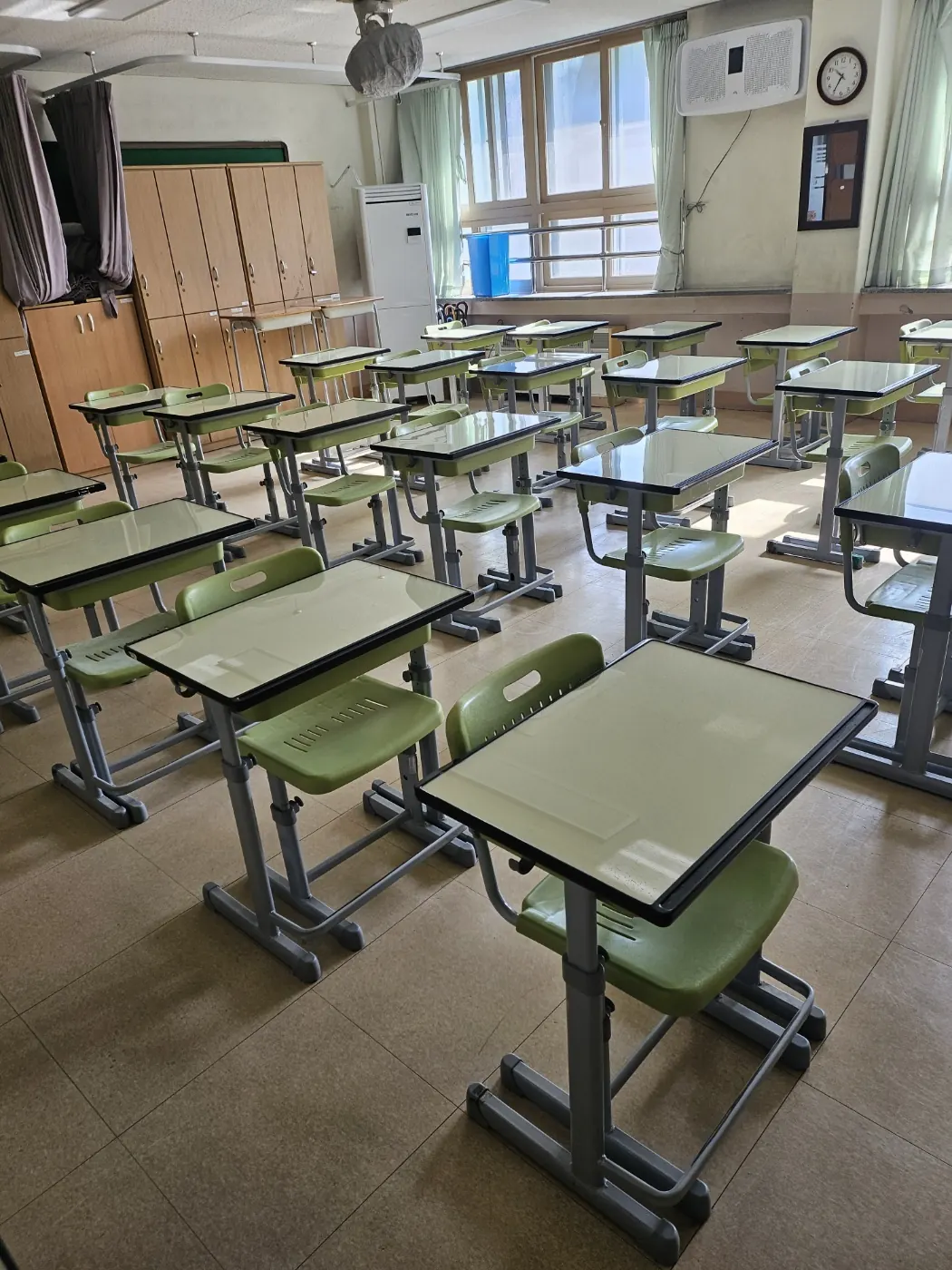 청양군 학교청소 시공 현장 — 교실 정리