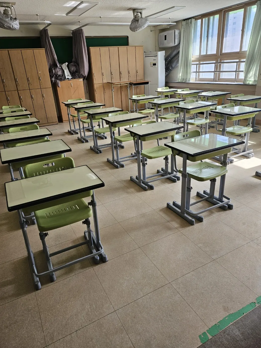 신도안면 학교청소 시공 현장 — 교실 정리