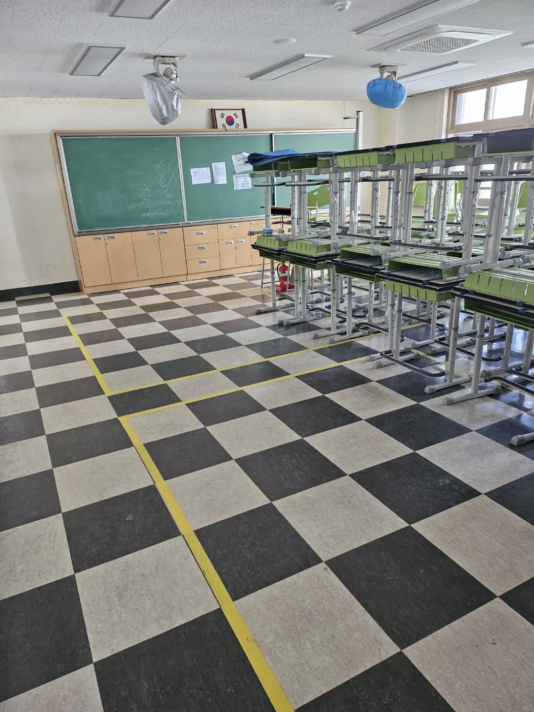 장항읍 학교청소 시공 현장 — 교실 마감