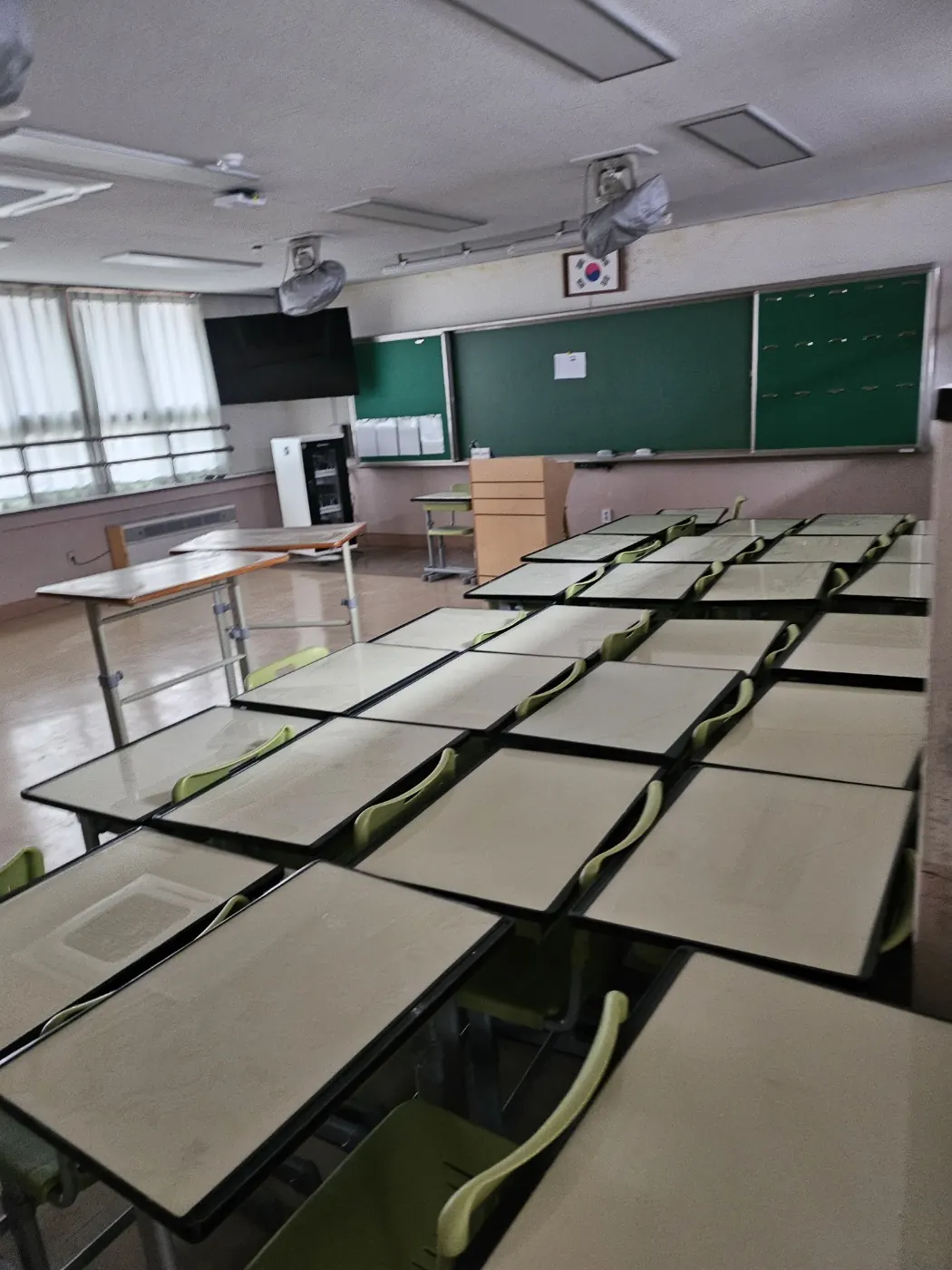 문산면 학교청소 시공 현장 — 교실 마감