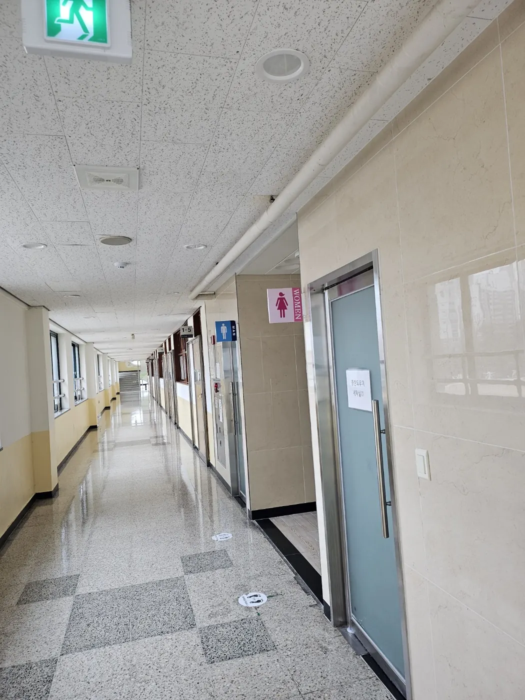 송악읍 학교청소 시공 현장 — 통로 정리