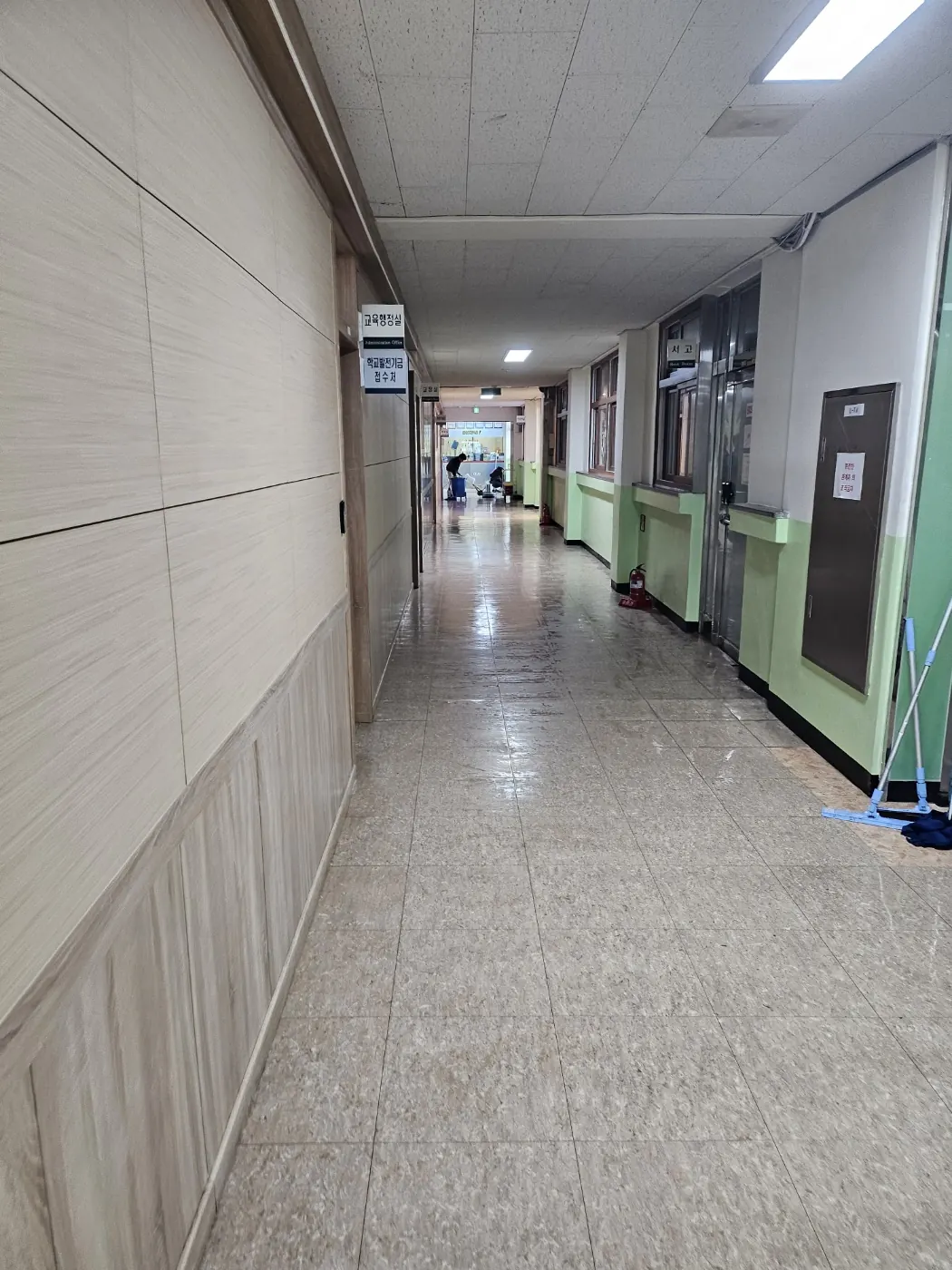 합덕읍 학교청소 시공 현장 — 복도 관리