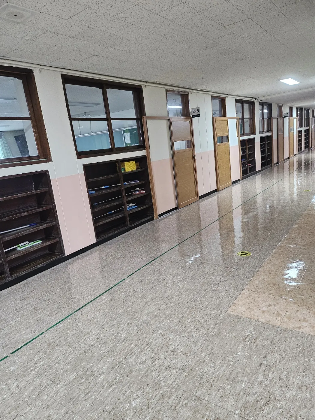 동대동 학교청소 시공 현장 — 복도 관리
