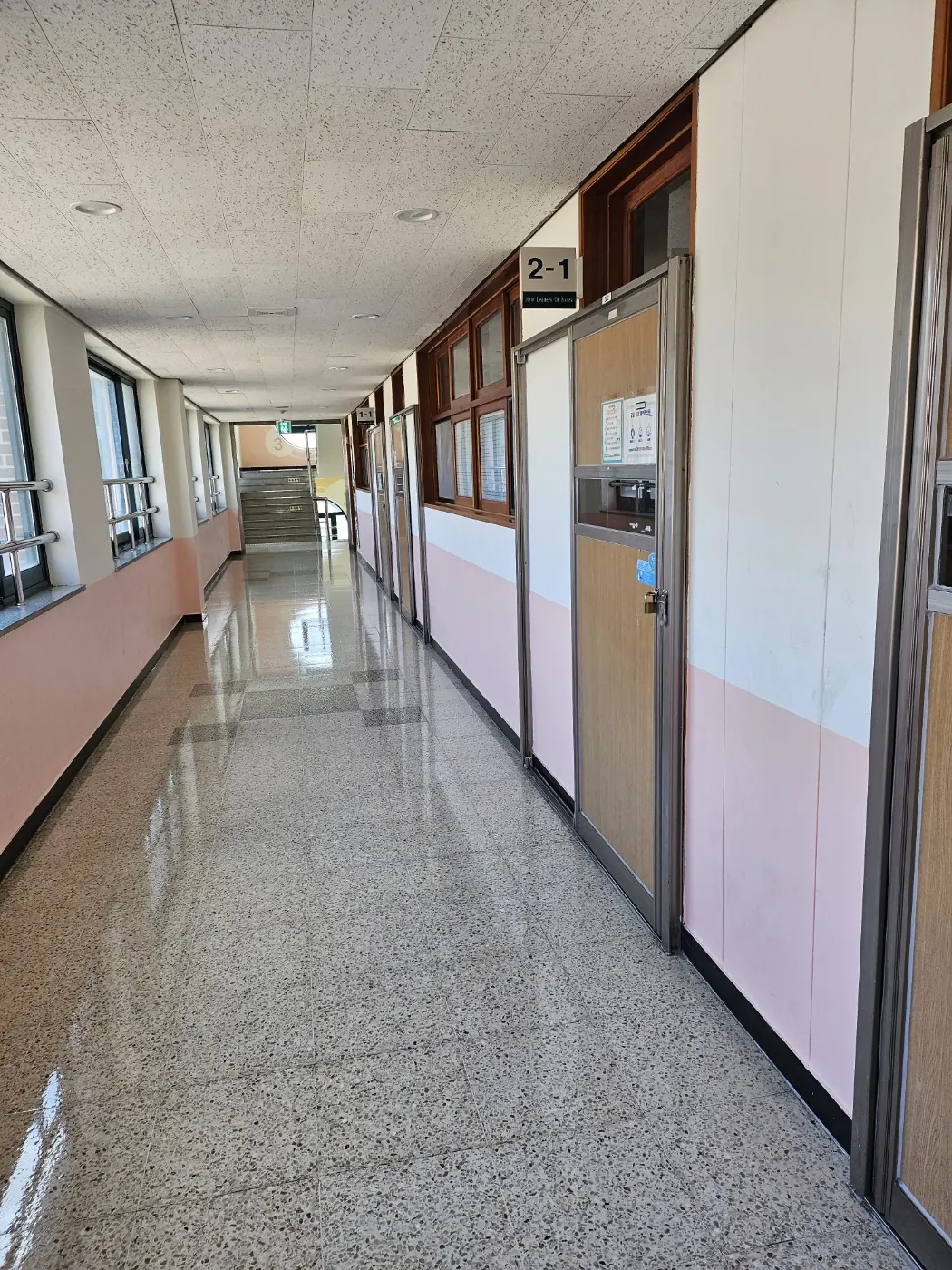 보령시 학교청소 시공 현장 — 복도 관리
