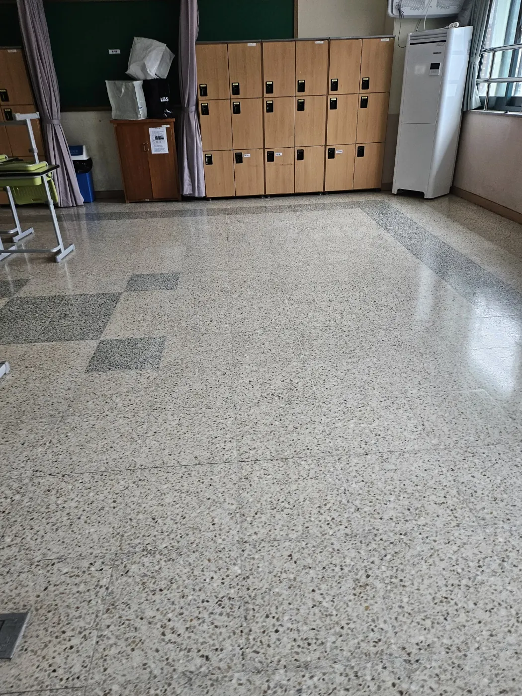 순성면 학교청소 시공 현장 — 통로 정리