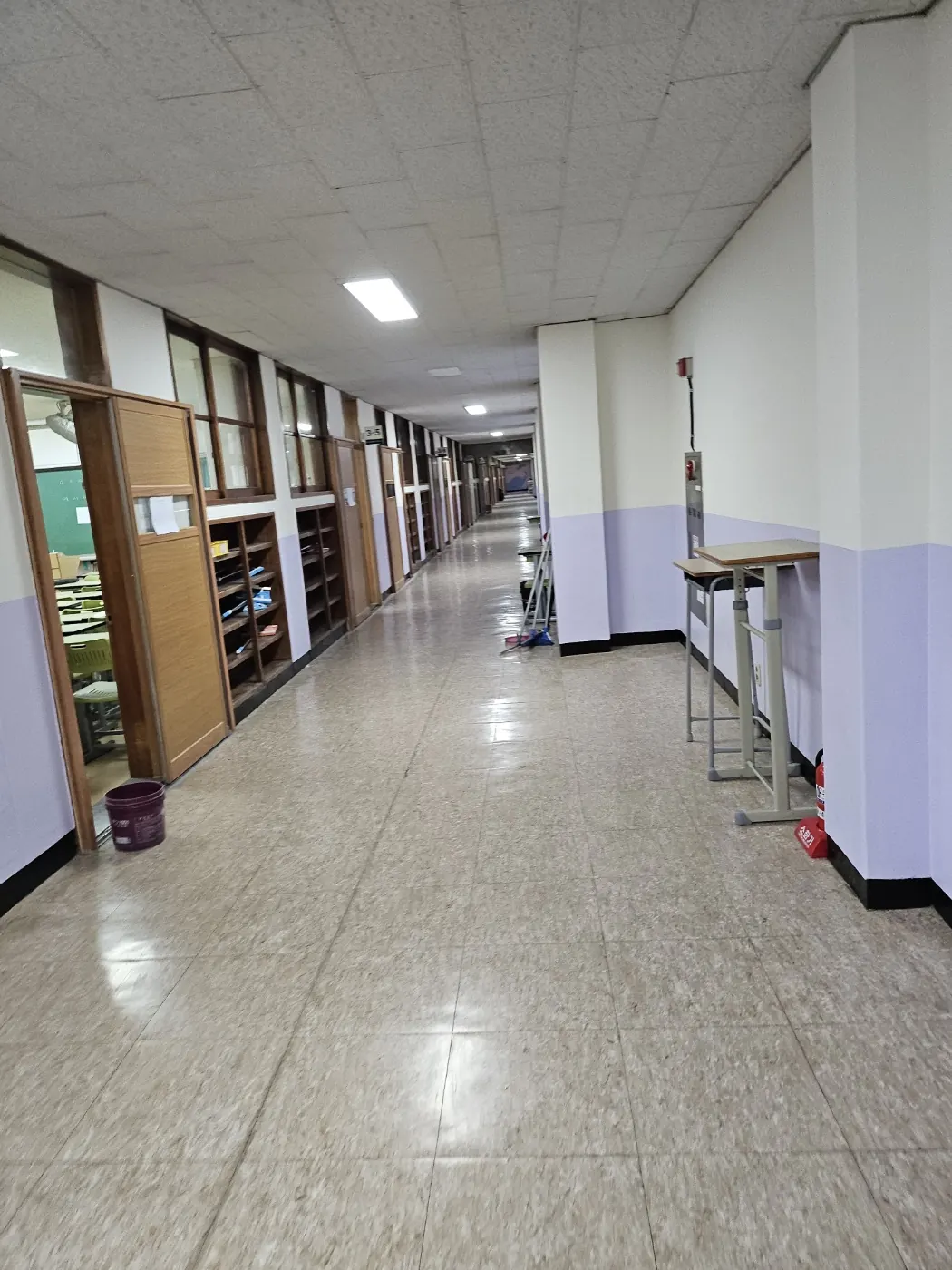 금산읍 학교청소 시공 현장 — 통로 정리