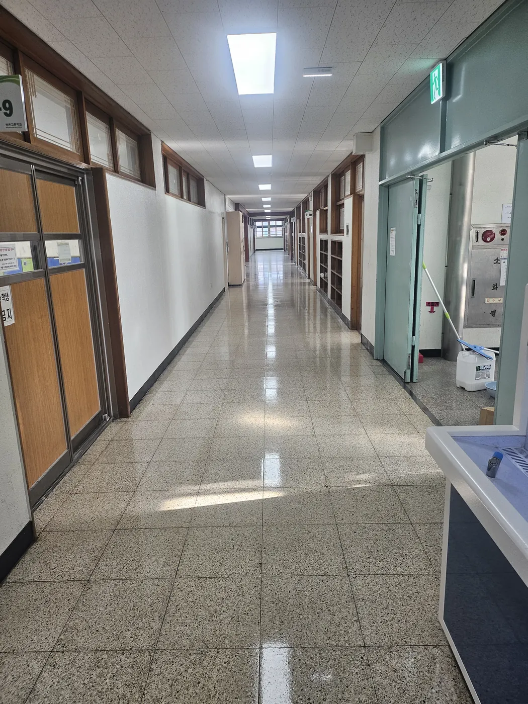 마서면 학교청소 시공 현장 — 복도 관리