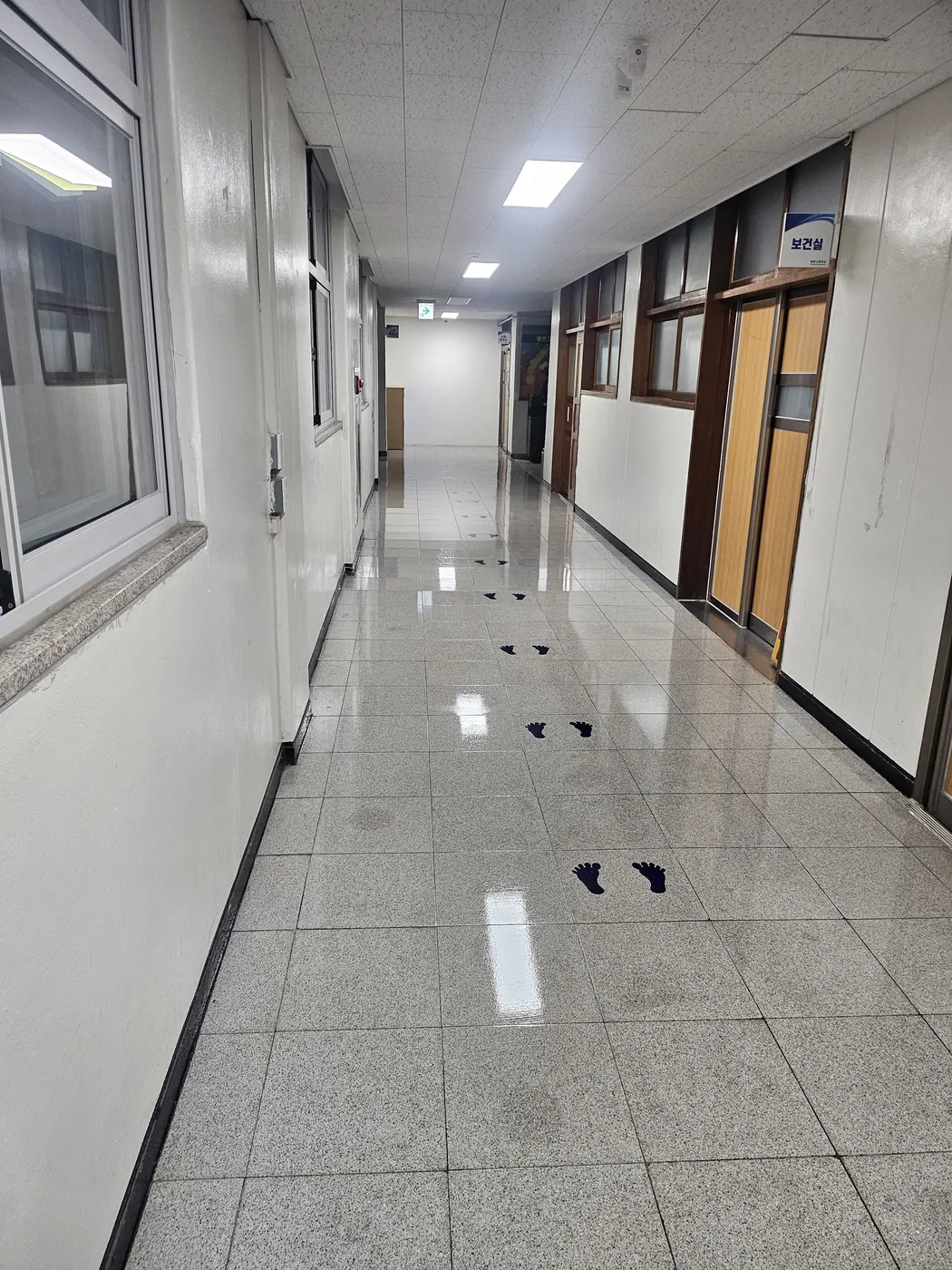 양대동 학교청소 시공 현장 — 통로 정리