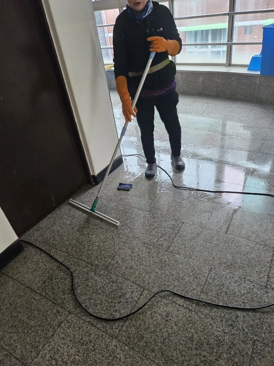 세정 진행 — 당진시 학교청소 현장