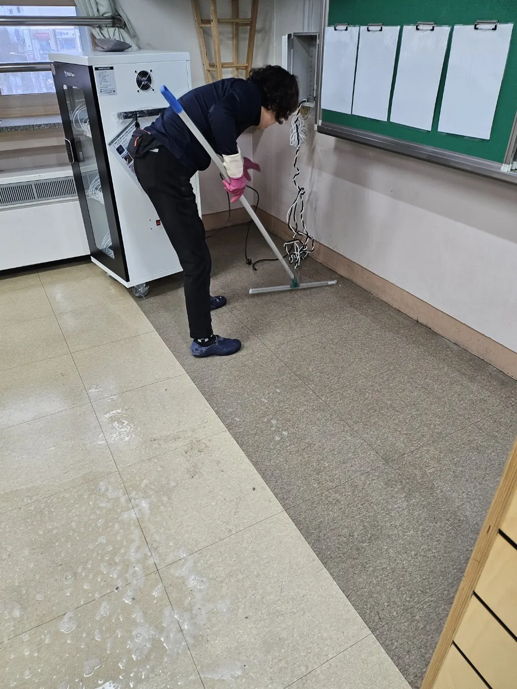 세정 진행 — 교동 학교청소 현장