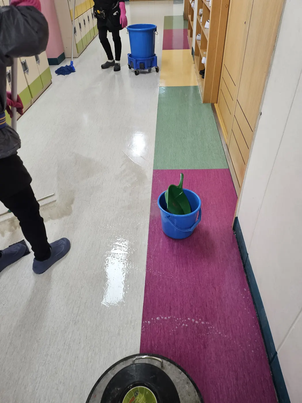 바닥 물걸레 마감 — 요암동 학교청소 현장