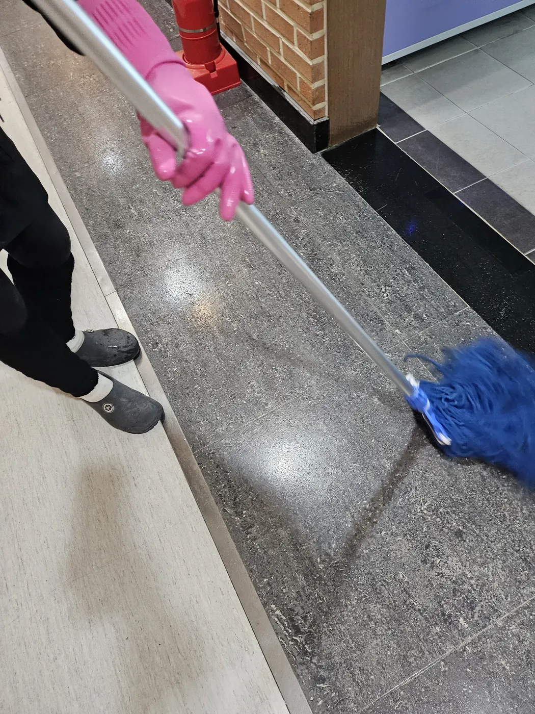 바닥 물걸레 마감 — 오남동 학교청소 현장